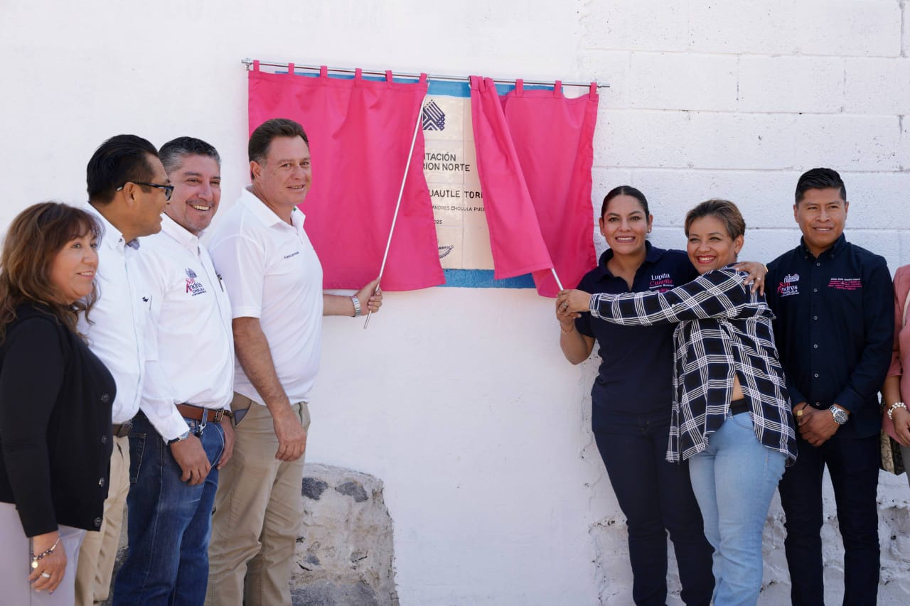 Mejora Lupita Cuautle movilidad en Delegación Atlixcáyotl con rehabilitación de avenida