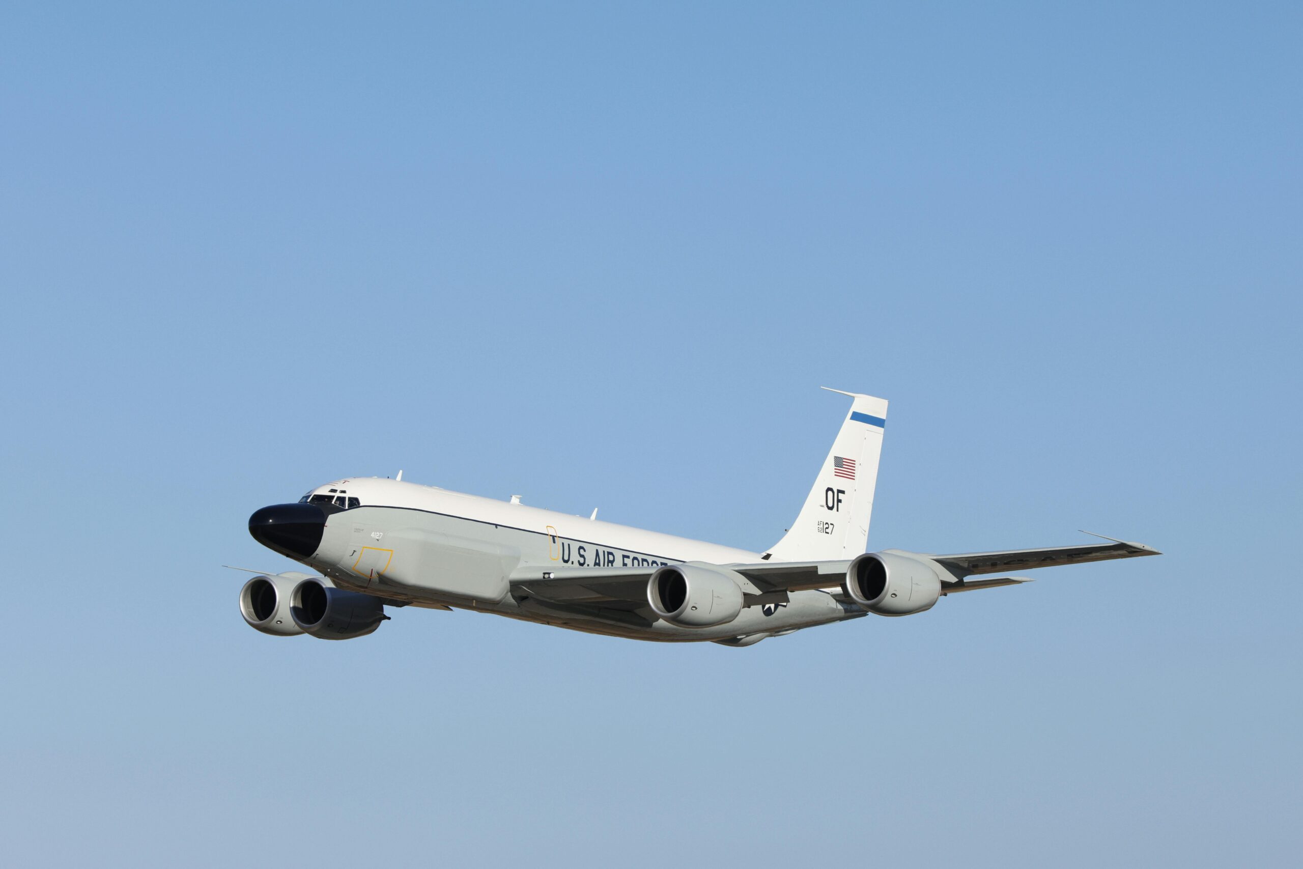 Más de 700 vuelos fueron cancelados en EE.UU. por orden de la FAA ante la falta de controladores aéreos y el prolongado cierre del Gobierno.