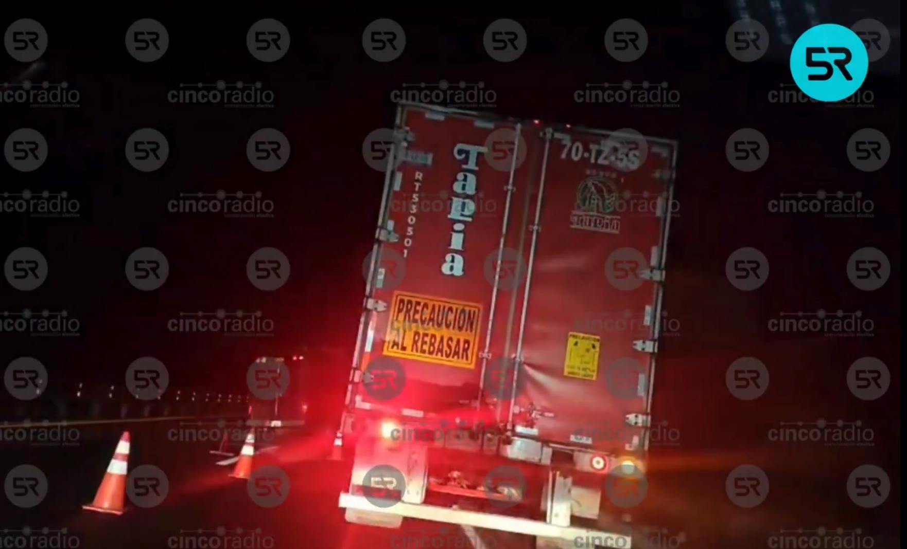 Una camioneta perdió una llanta en la Autopista Córdoba-Puebla, generando fuerte carga vehicular en la zona de Chachapa. Autoridades atienden.