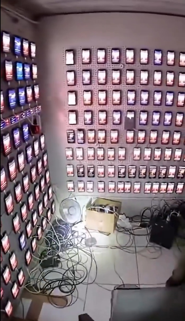 Desmantelan presunta “granja de visualizaciones” usada para inflar cifras en YouTube