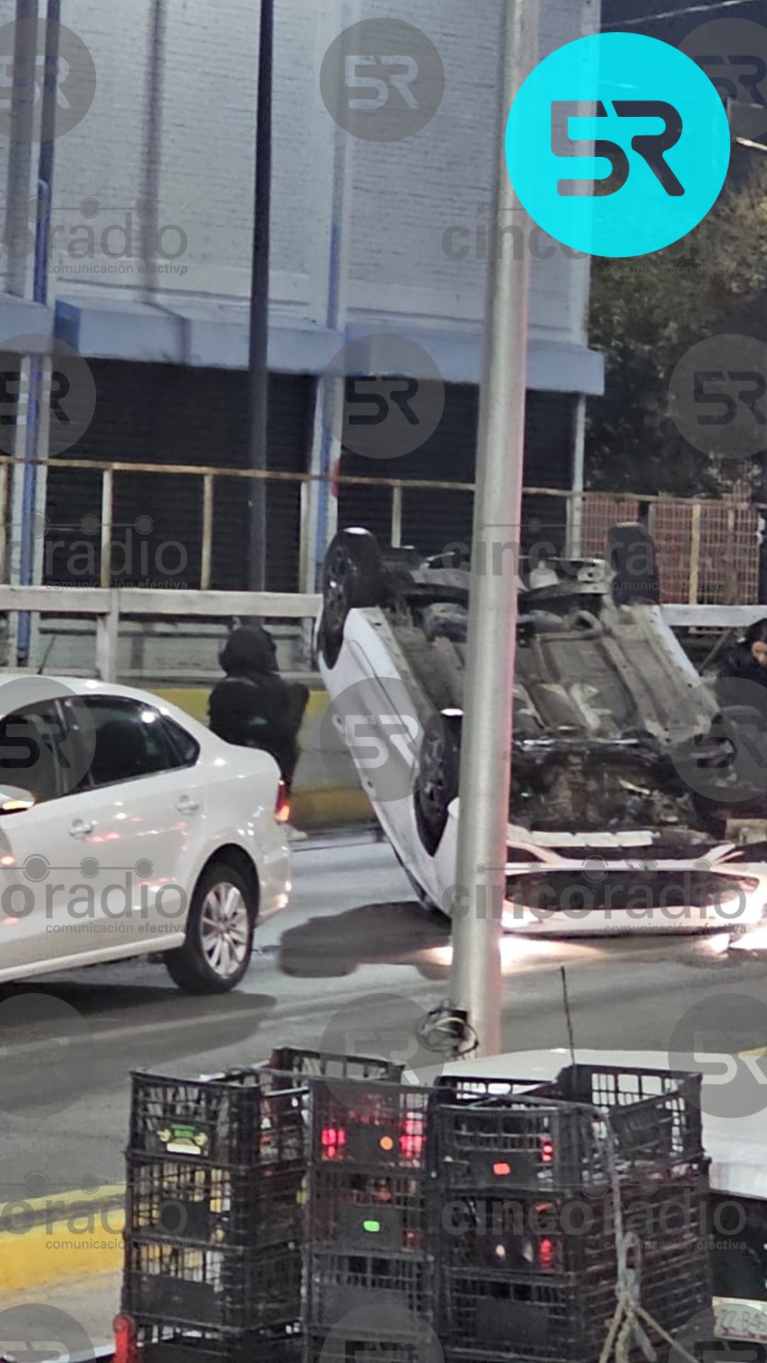 Vehículo volcó en Bulevar Atlixco; presumen que la conductora iba ebria