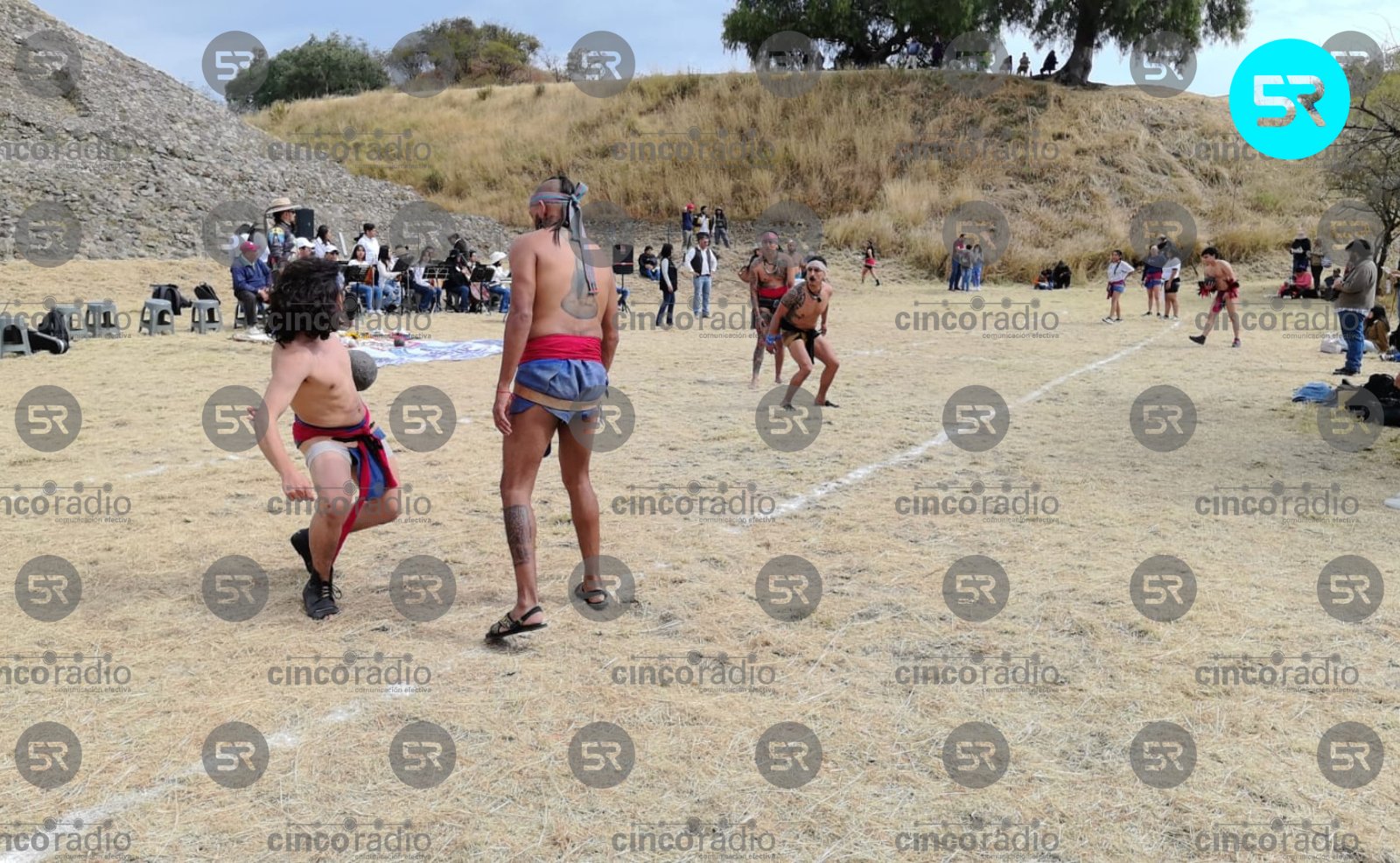 Los Cerritos de Tepatlaxco conmemoraron 45 años del inicio de investigaciones arqueológicas con una representación del Juego de Pelota en San Martín Texmelucan.