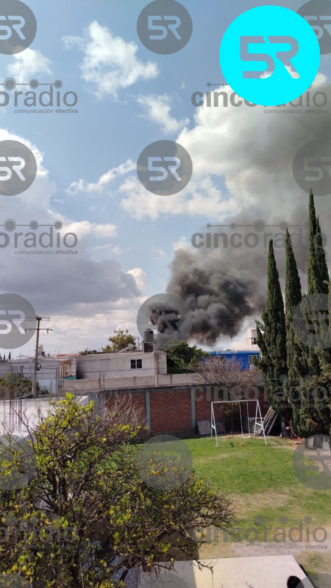 Un incendio se registró el 25 de diciembre en un taller de salas ubicado en la colonia San Miguel Cuautenco, en Amozoc; autoridades evacuaron inmuebles cercanos sin lesionados.