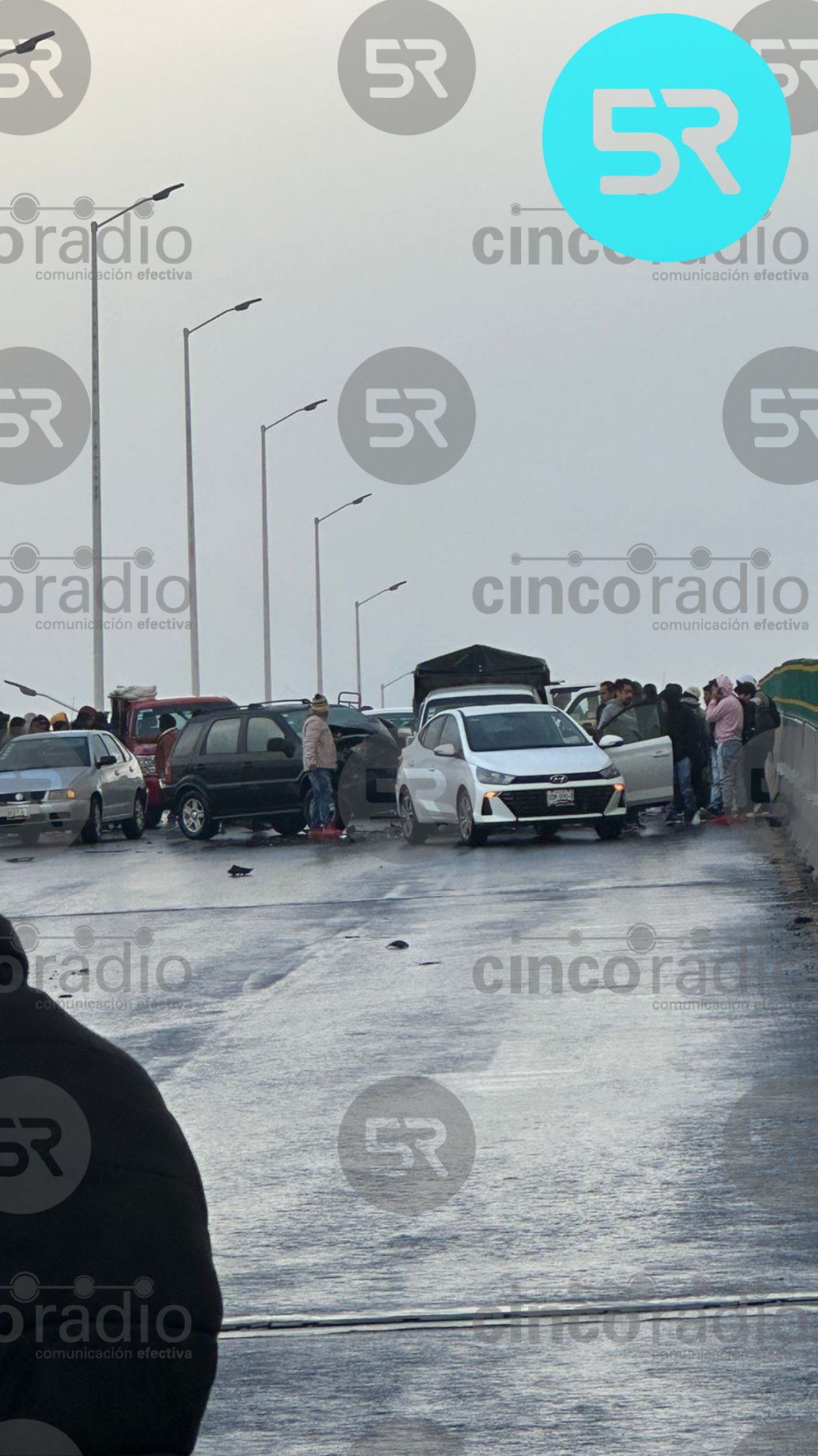 Se registra una carambola en el puente elevado de la Central de Abasto, con sentido hacia la Autopista México–Puebla.
