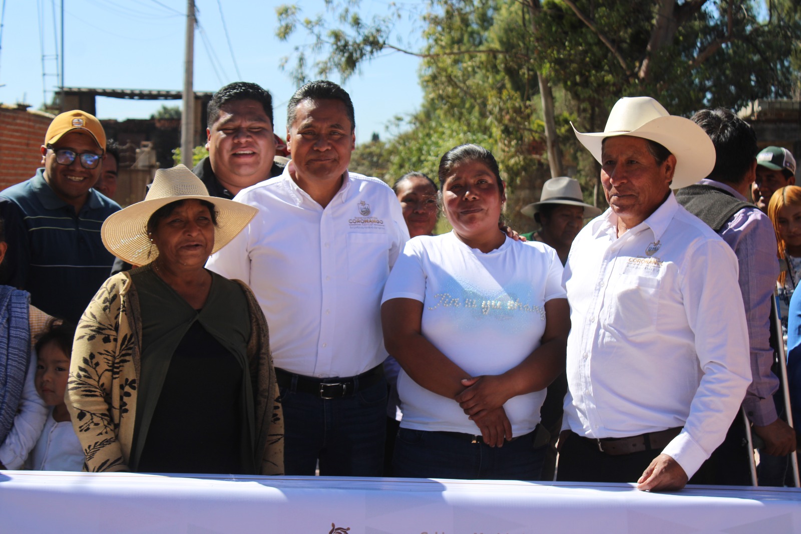 El alcalde de Coronango, Armando Aguirre, inauguró obras de infraestructura por más de 4.4 millones de pesos en Misiones de San Francisco y San Francisco Ocotlán.