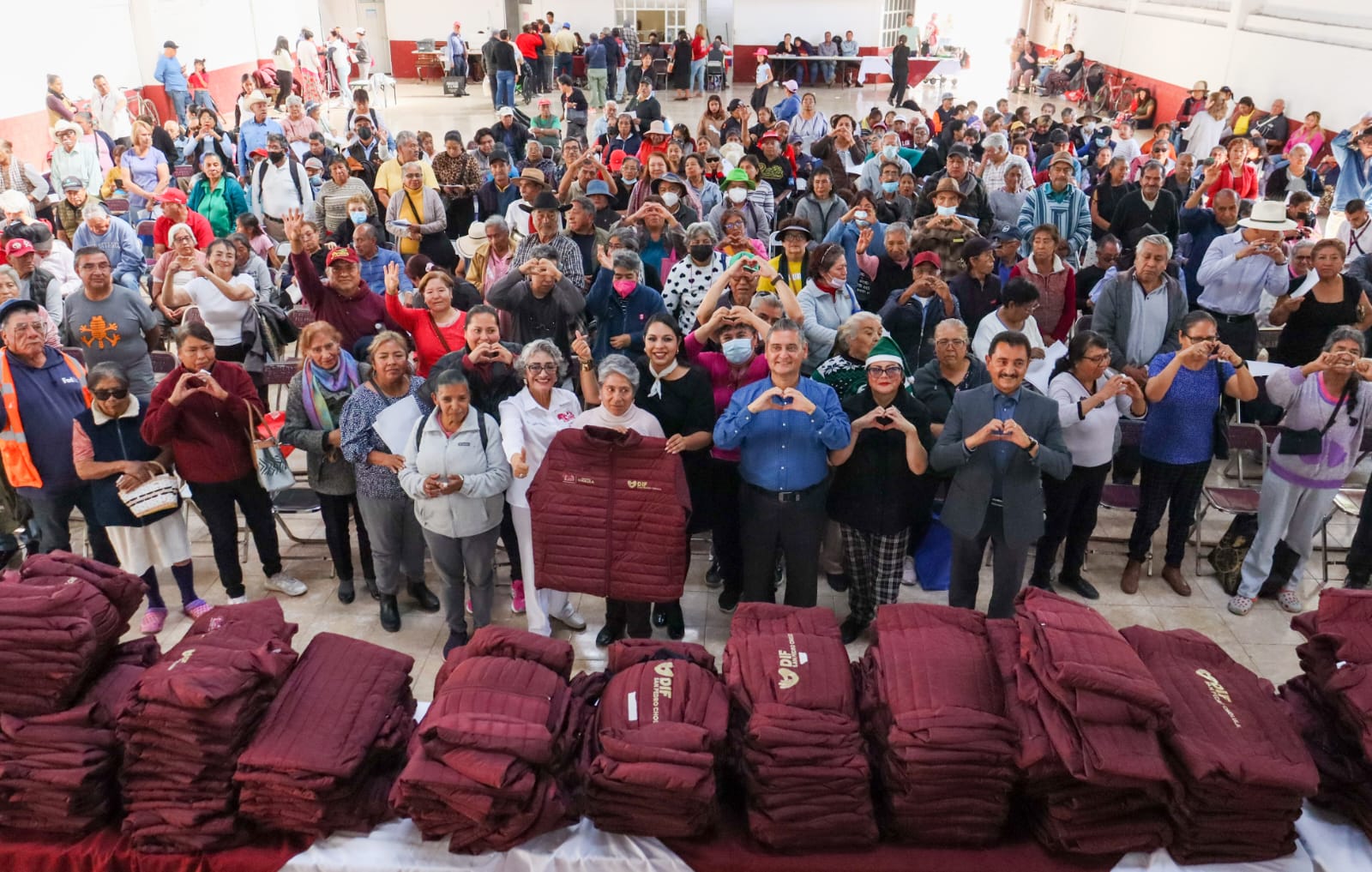 Arranca en Santiago Momoxpan el programa Abrigando Cholula