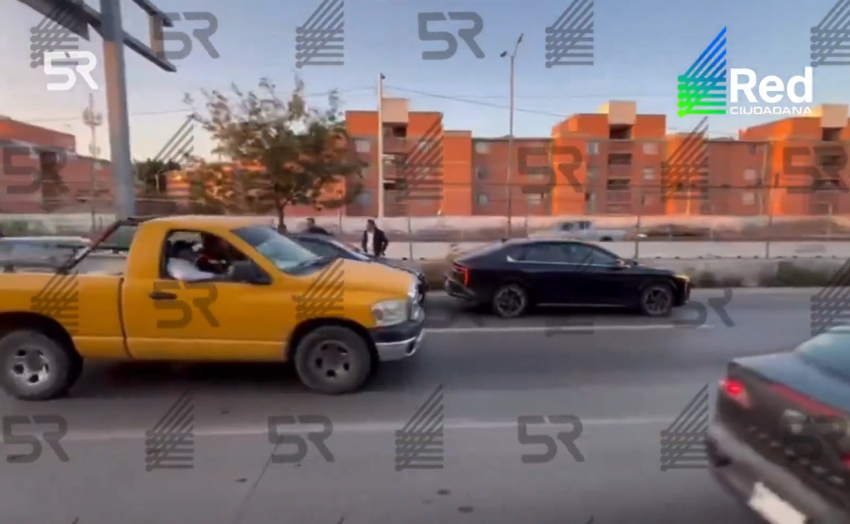 El percance generó carga vehicular en la zona; autoridades recomiendan manejar con precaución.