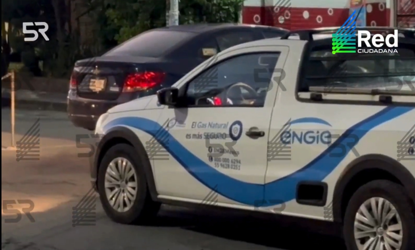 Una importante fuga de gas se registró en la calle 12 A Sur, en el Infonavit San Jorge; personal de Engie realiza labores de control.