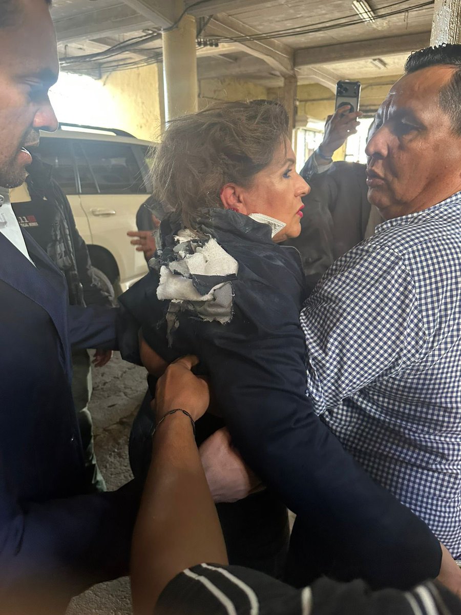 Un artefacto explosivo arrojado contra el Congreso Nacional de Honduras hirió a la diputada Gladis Aurora López; autoridades investigan el ataque.