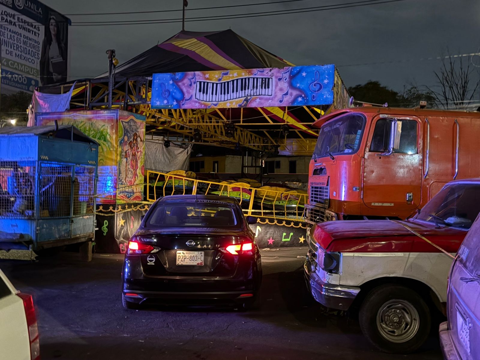 Un padre perdió la vida y su hijo quedó lesionado luego del colapso de una atracción en la Feria de los Reyes.