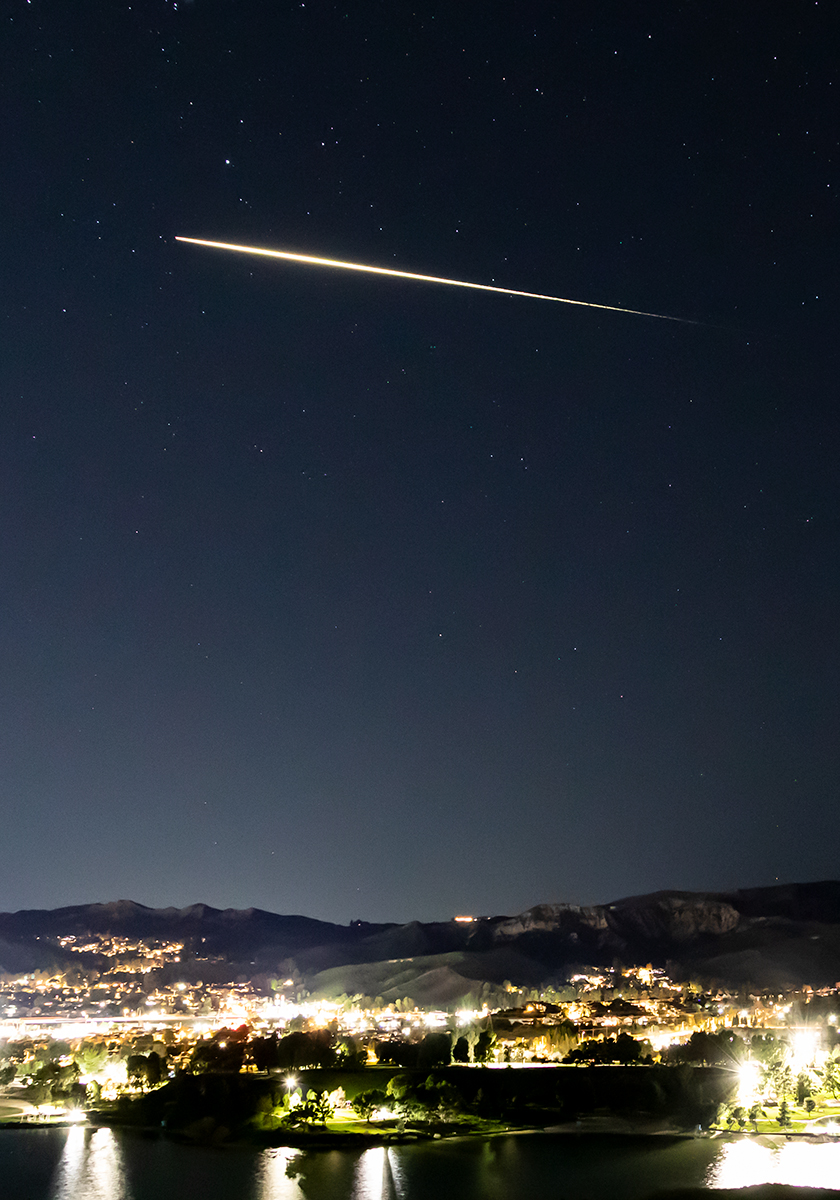 La cápsula Dragon de SpaceX llevó a los cuatro tripulantes a salvo tras una vuelta anticipada debido a un problema de salud a bordo.