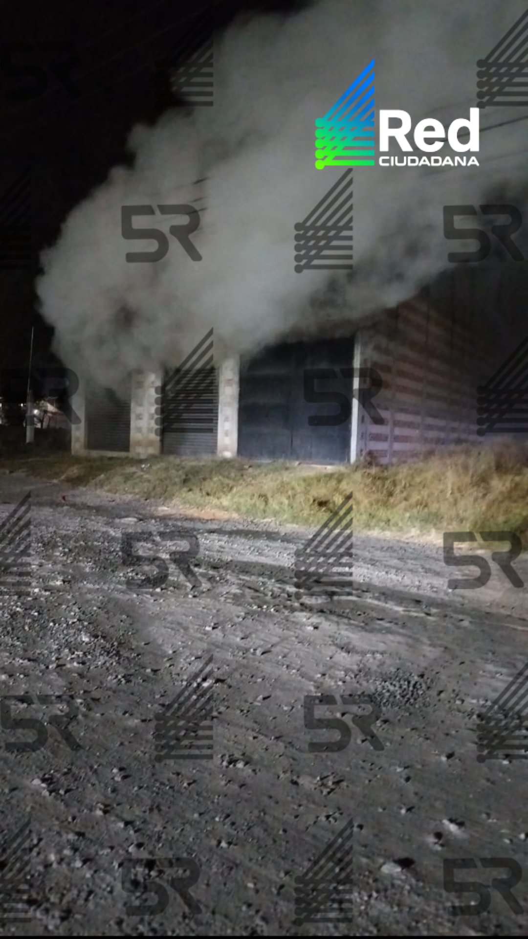 Un incendio se registró en un inmueble de Xoxtla, en Avenida Miguel Hidalgo y calle Villa Hermosa; autoridades atendieron la emergencia.