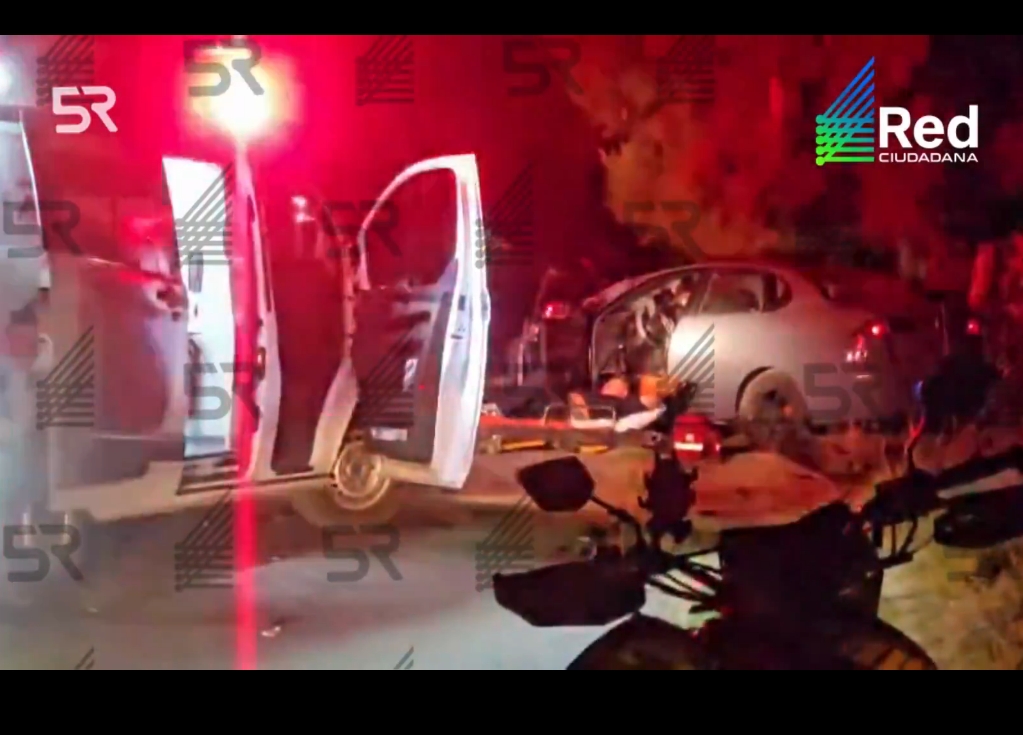 Un accidente entre un auto y un tractor en Atlixco dejó una persona sin vida; el conductor portaba un arma, informaron autoridades.